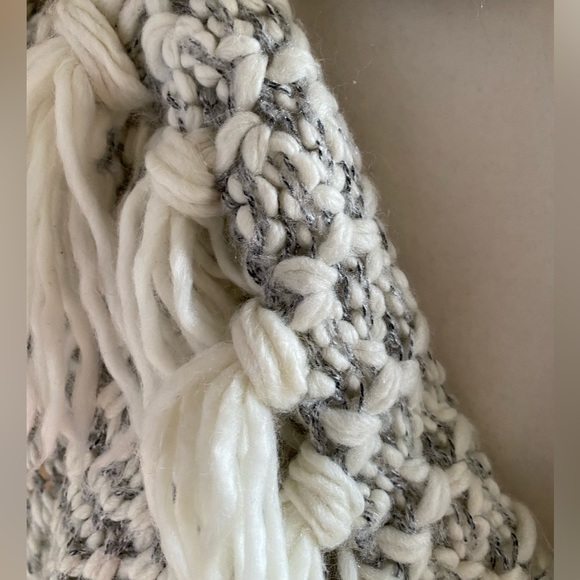 Steve Madden hat and scarf woman’s set - Picture 3 of 12